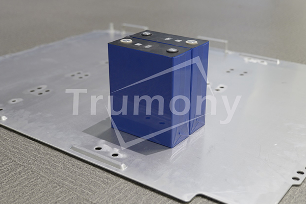 Extruded liquid cooling plate