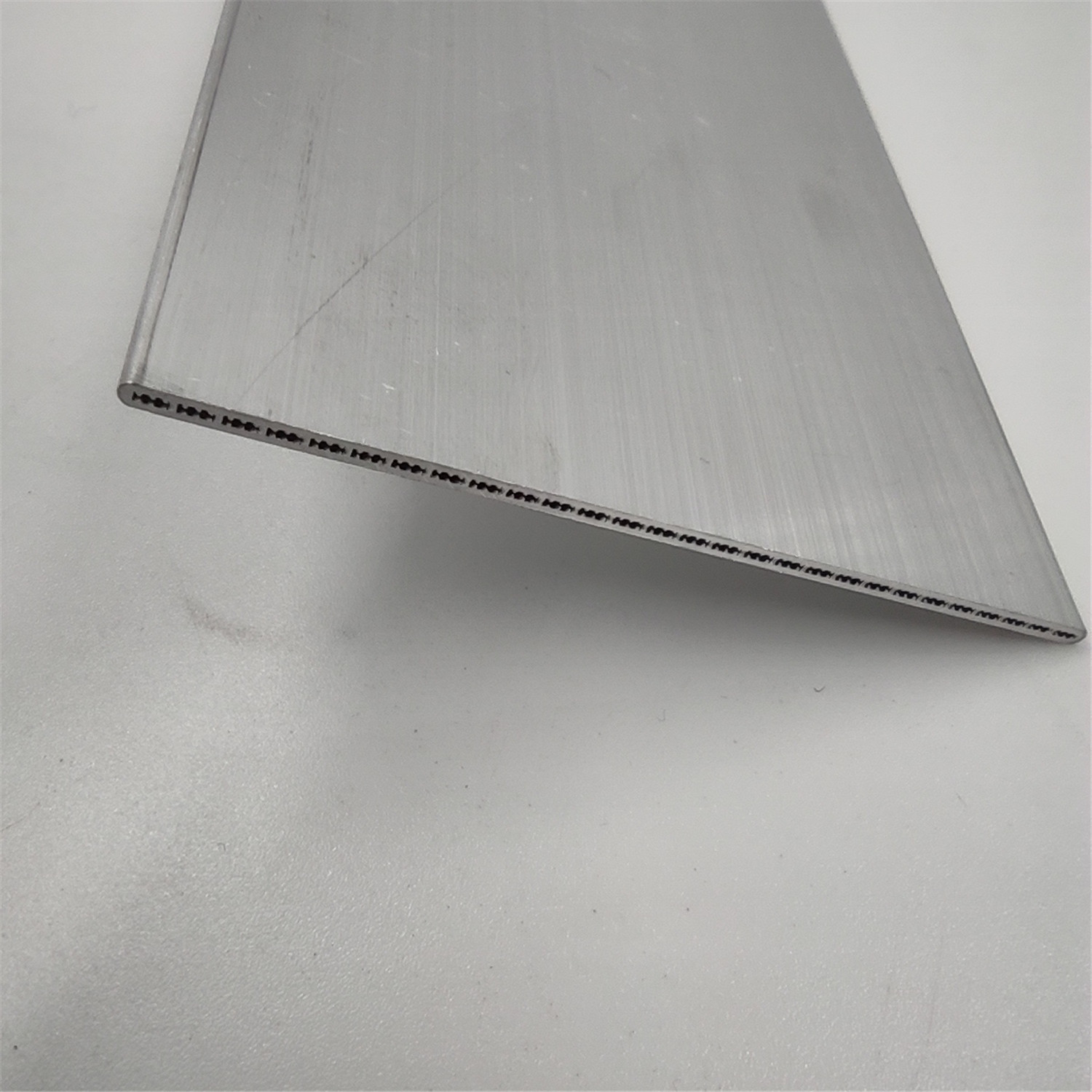 3102 Brazing Extruded Micro Channel Oval Aluminium Flat Tube